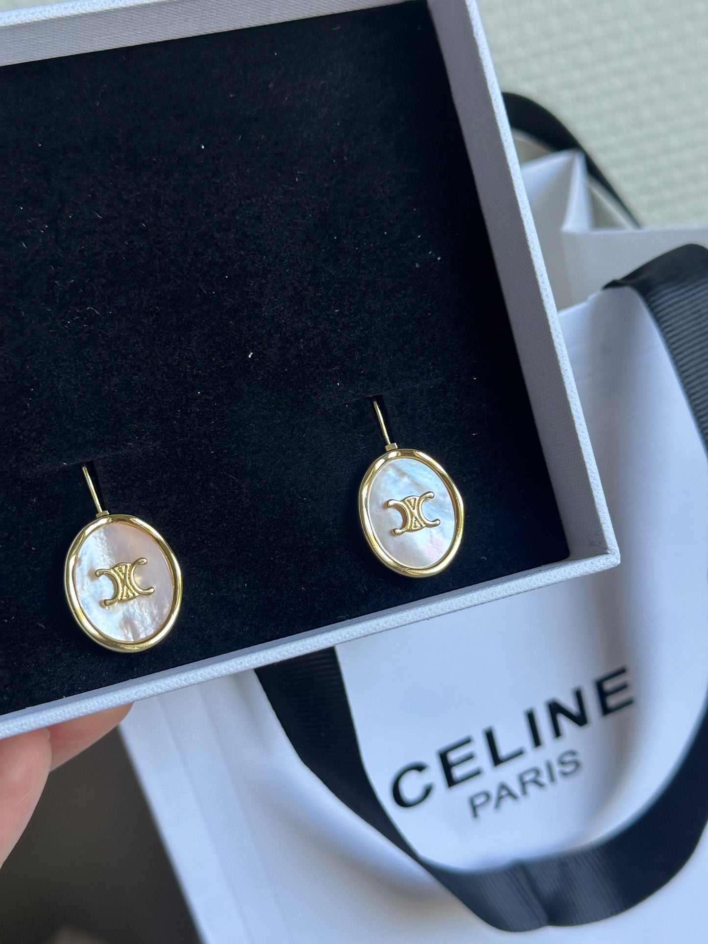 Boucles ovales Triomphe nacrées