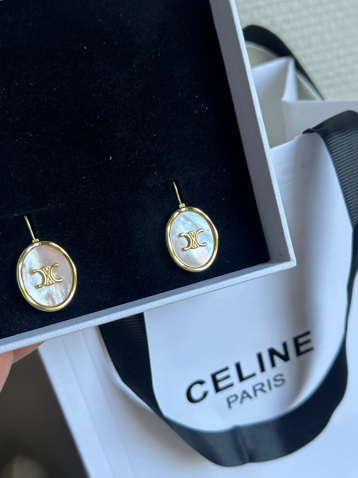 Boucles ovales Triomphe nacrées