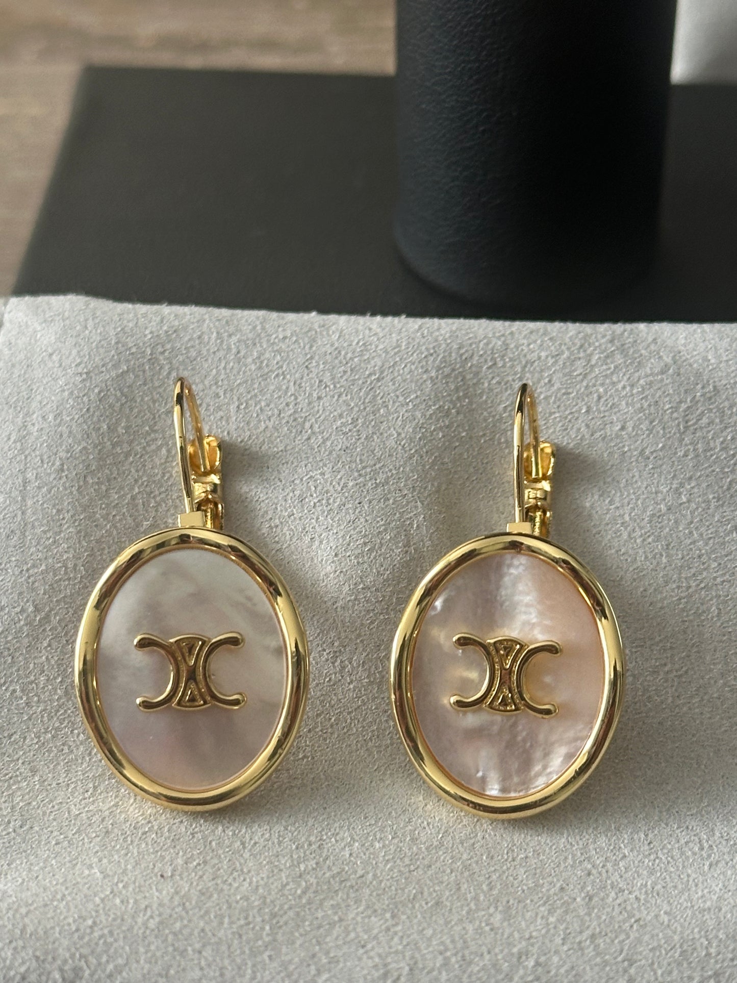 Boucles ovales Triomphe nacrées